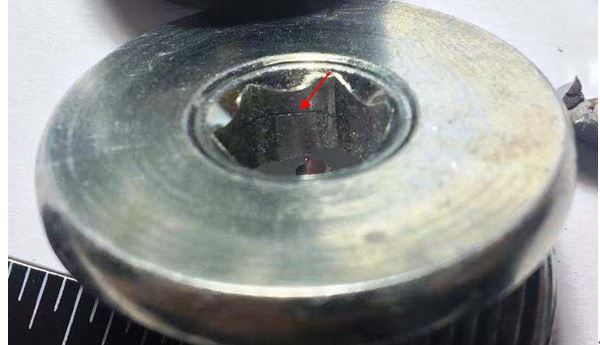 螺栓殘件處內表面螺紋情況